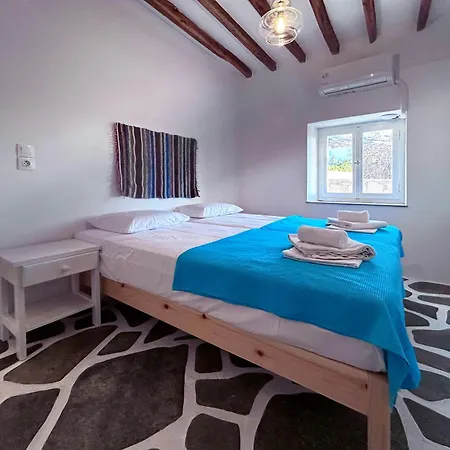 Petros Country House *
